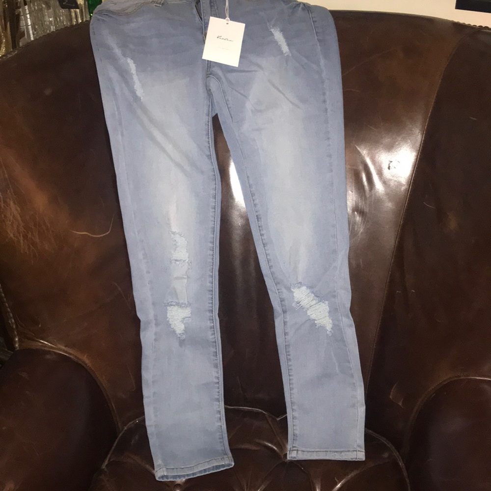 KanCan light wash skinny jeans